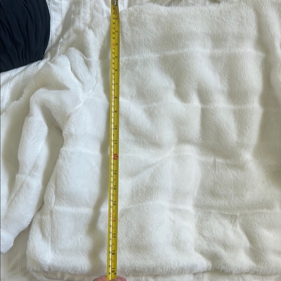 Nina Leonard Ivory Faux Fur Jacket - Picture 7 of 9